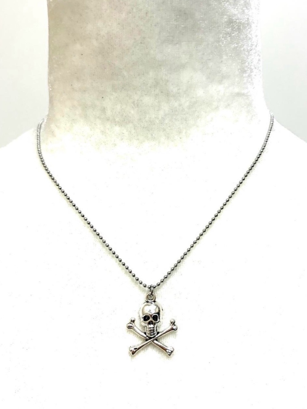 Skull & Crossbones Pendant Necklace - Silver